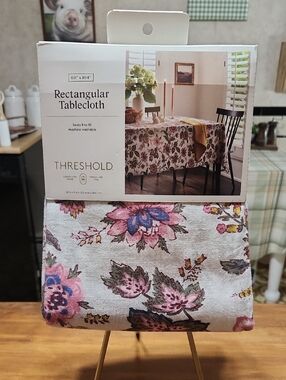 THRESHOLD rectangular tablecloth